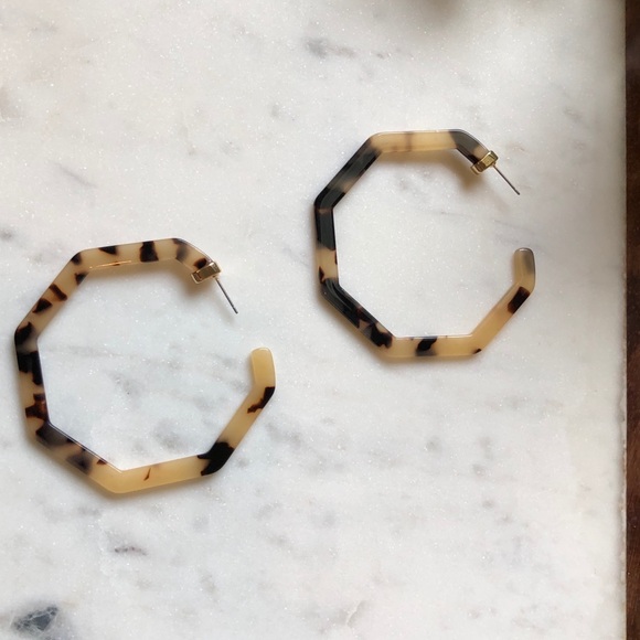 NWOT!! The Delia -Tortoise Shell Resin Earring - Picture 4 of 6